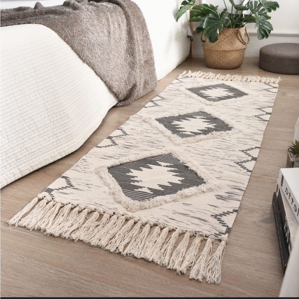 Neutral Diamond Pattern Fringe Runner Doormat - Cream and Gray